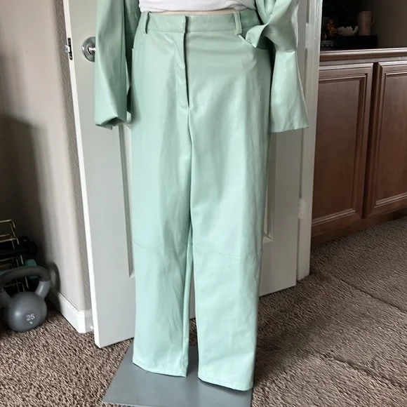 🆕 listing! Mint green suit separates (pants only) - Picture 2 of 9
